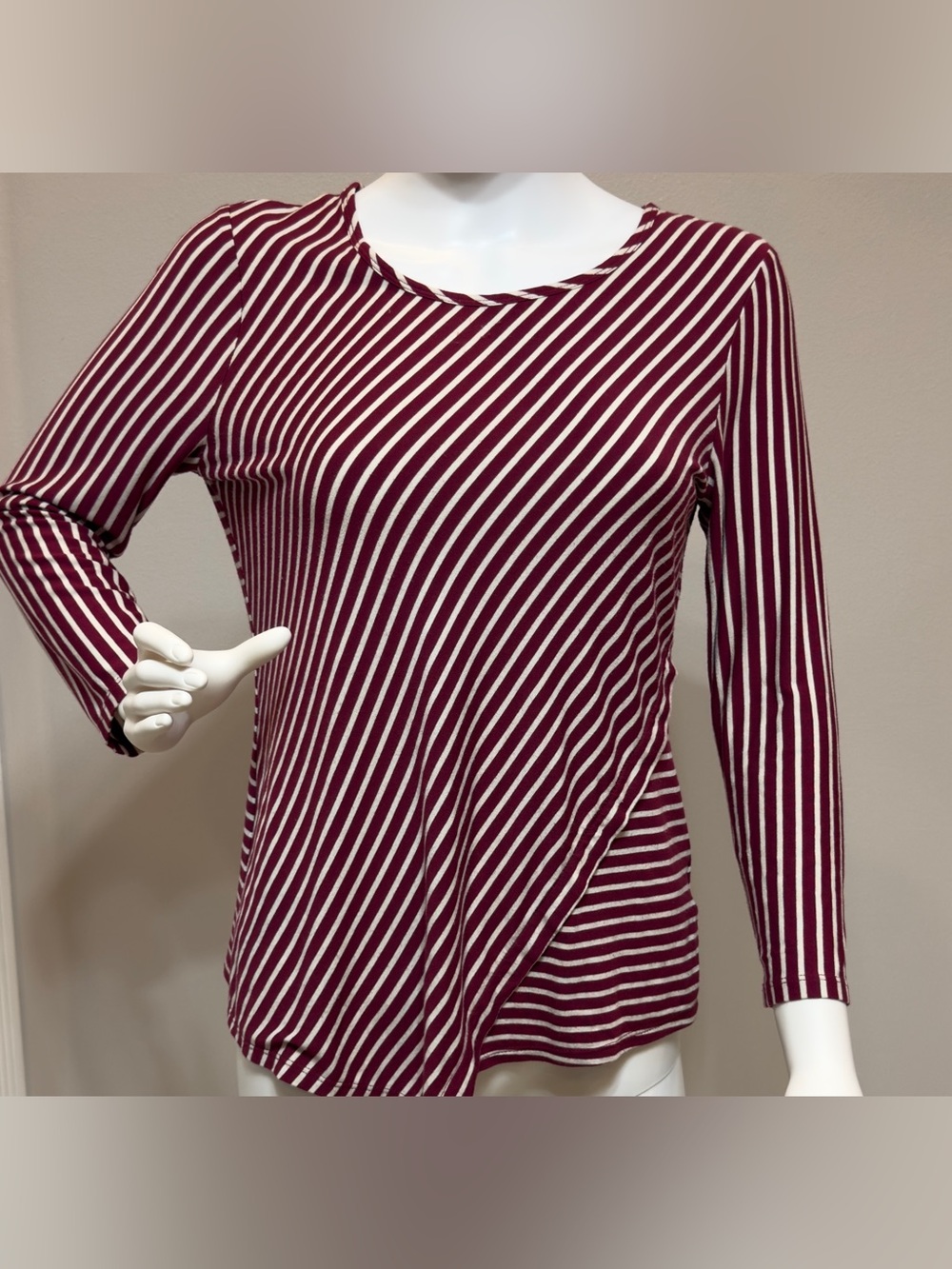 Jacklyn Smith Collection Striped Burgundy and White Women's Top. Size : Small